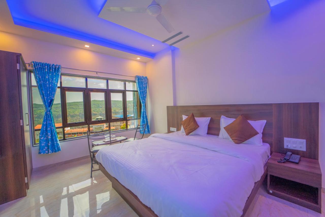 Hotel Veggies Residency & Pure Veg Restaurant Mahābaleshwar Exterior foto
